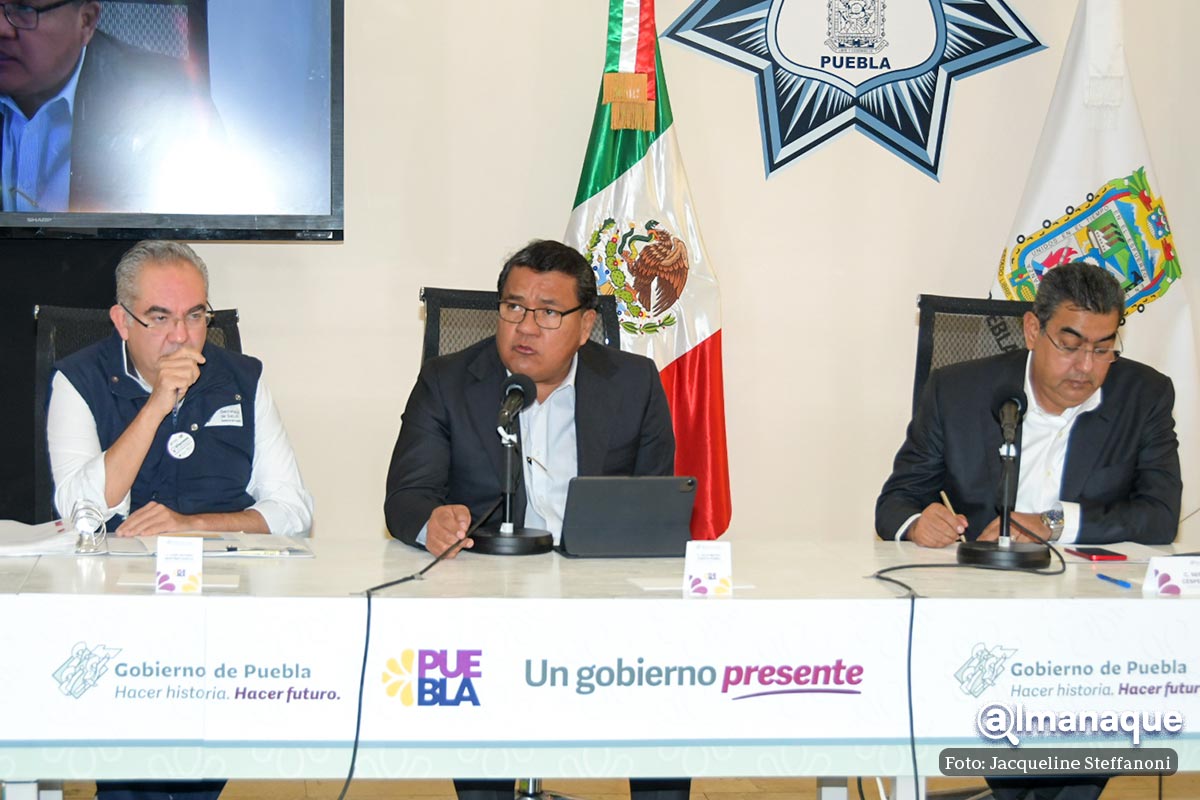 Confirma gobierno de Puebla dos indocumentados muertos en accidente de la autopista Oaxaca-Cuacnopalan 3 Reunion de seguridad Sergio Salomon 21