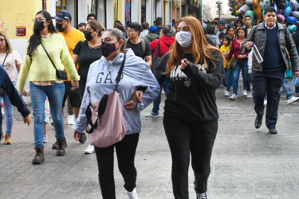 Sexta ola de COVID a la baja en Puebla