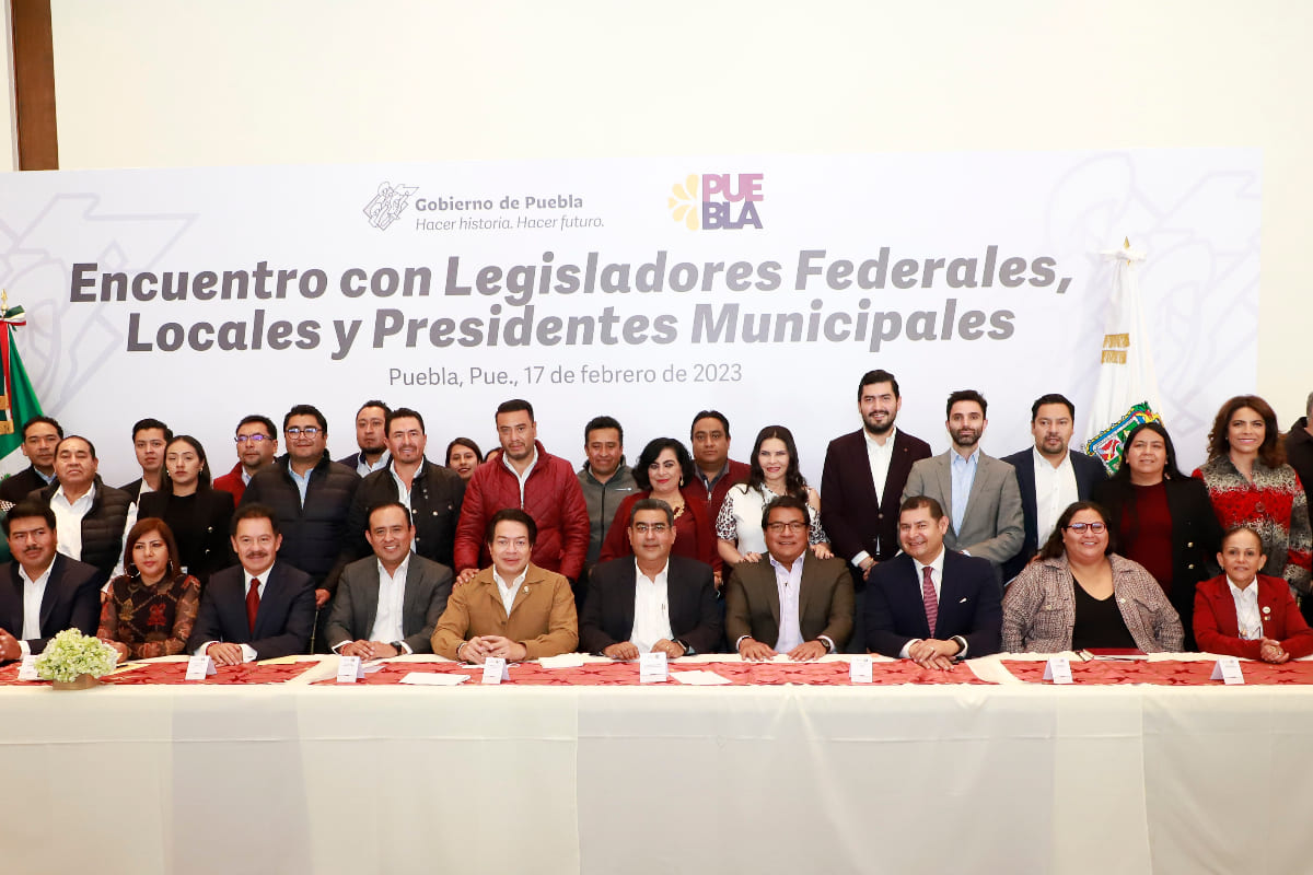 Mantiene Céspedes Peregrina agenda de gobernabilidad; sostiene reunión con legisladores y ediles 1 encuentro legisladores cespedes peregrina 1