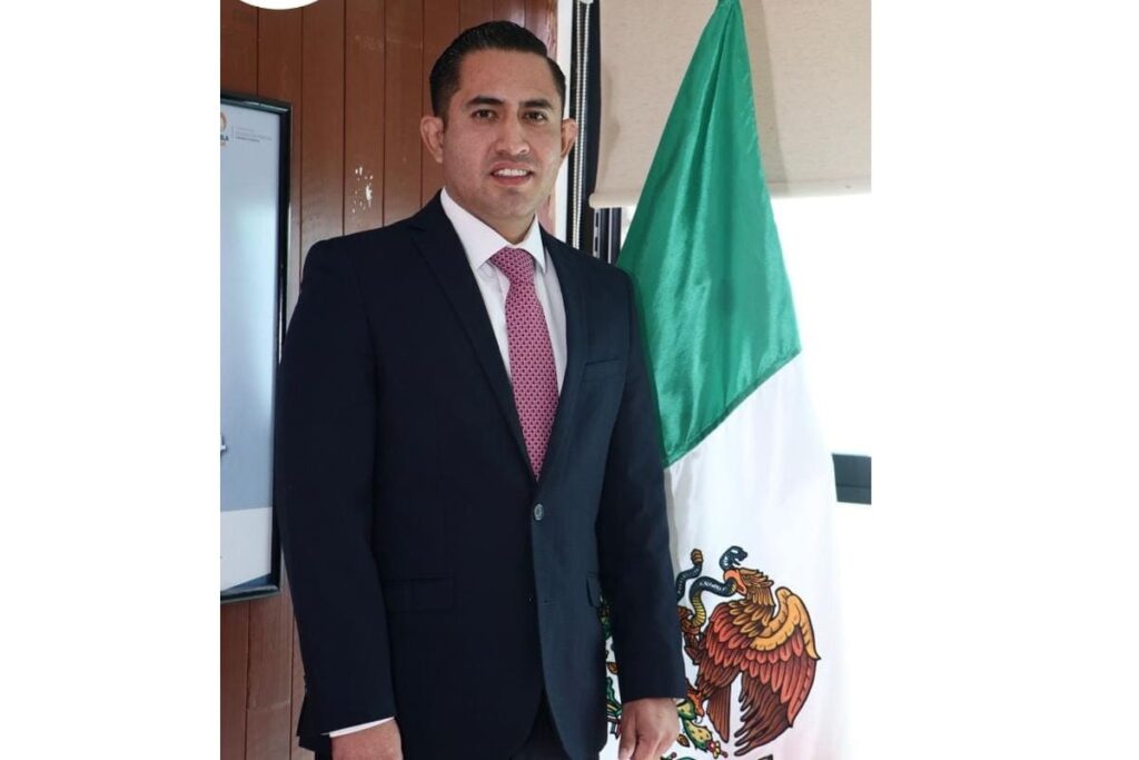 jose luis najera atiende a inconformes del plantel 15 cobaep 1