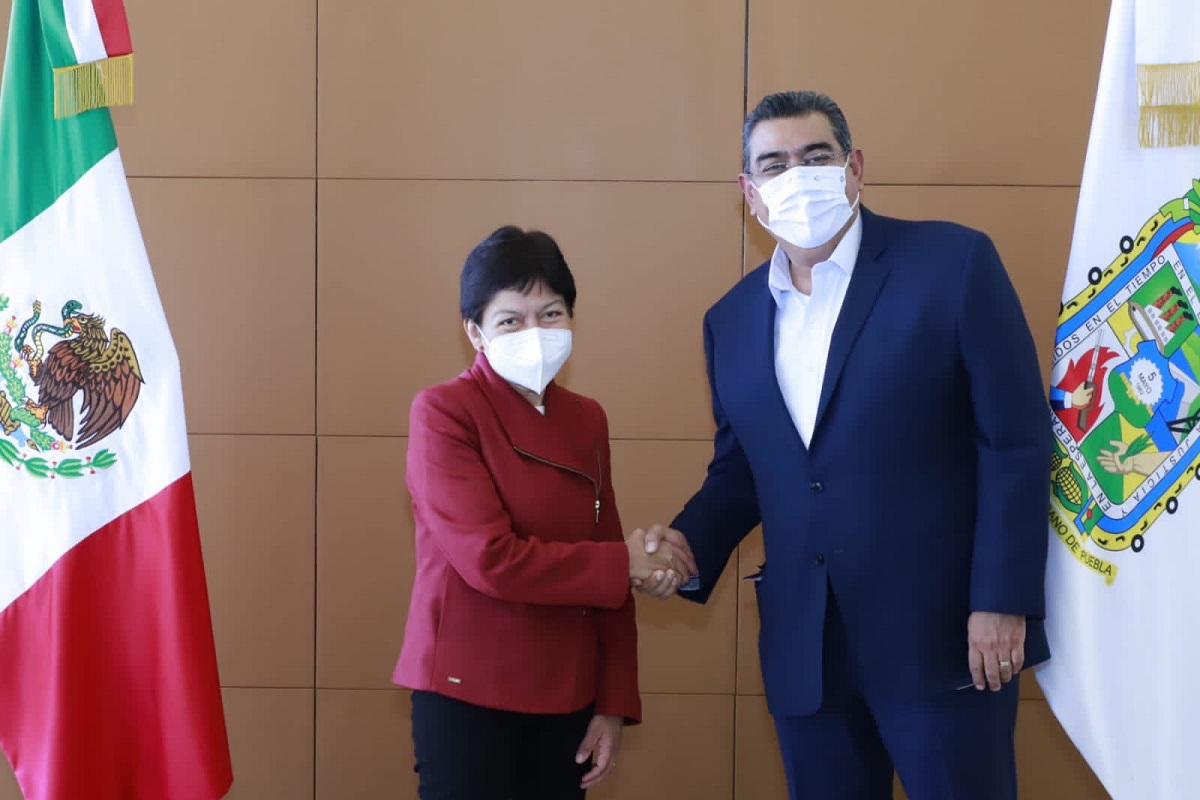 Se reúnen Lilia Cedillo y Sergio Salomón para temas de la comunidad BUAP 2 lidia cedillo y sergio salomon