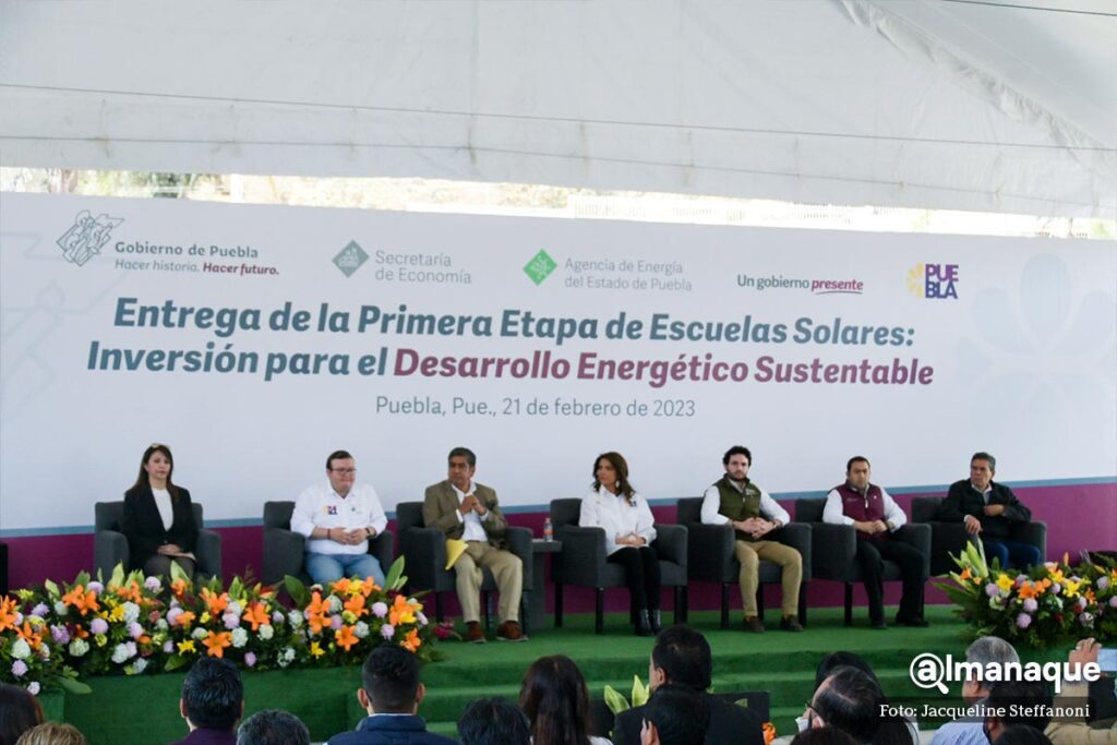 primera etapa de entrega de escuelas solares Puebla 2