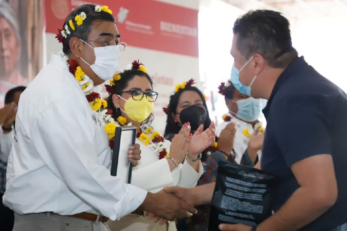 Gobernador de Puebla se reúne con los 217 alcaldes en menos de dos meses: “se priorizó seguridad” 2 sergio salomon alcaldes de Puebla 1