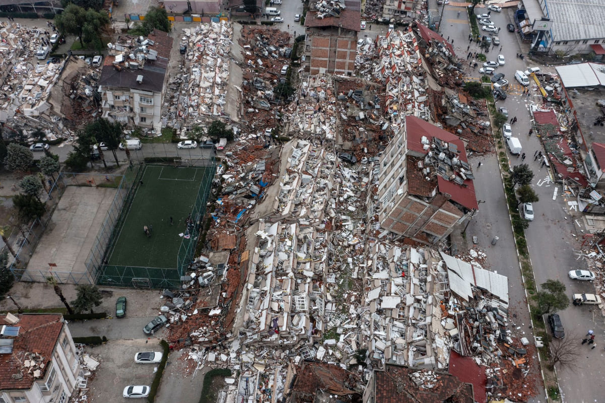 Terremotos en Turquía y Siria dejan al menos 2 mil 500 personas muertas 3 Aumentan cifras de muertos en Turquía y Siria por terremoto
