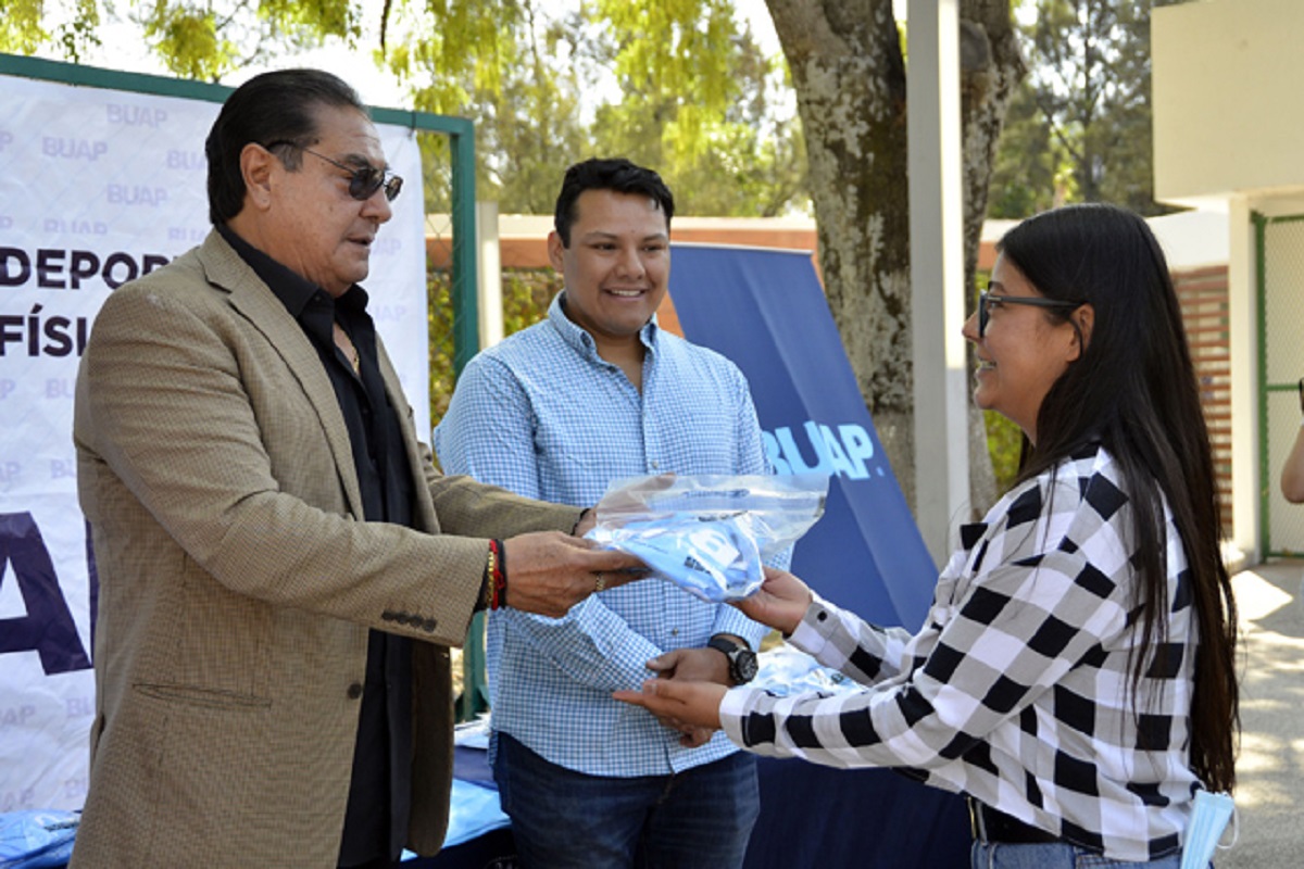 Entrega BUAP uniformes al equipo de lacrosse 1 A Lacrosse 1
