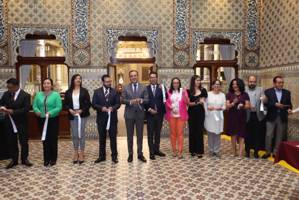 Exposición mujeres que admiran a otras mujeres