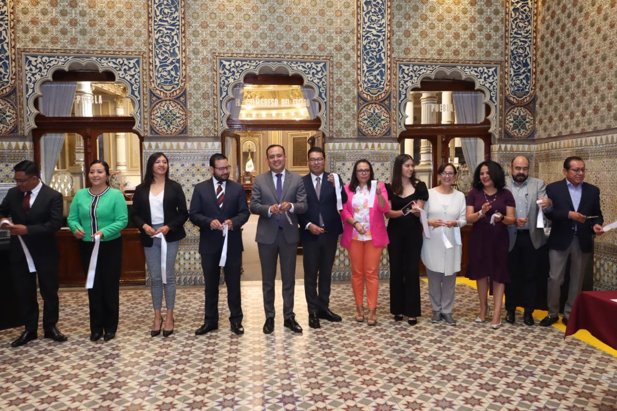 Exposición mujeres que admiran a otras mujeres