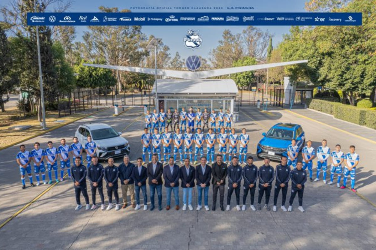 Identidad enfranjada: Club Puebla se toma foto oficial en la planta de Volkswagen 3 Foto oficial Club Puebla