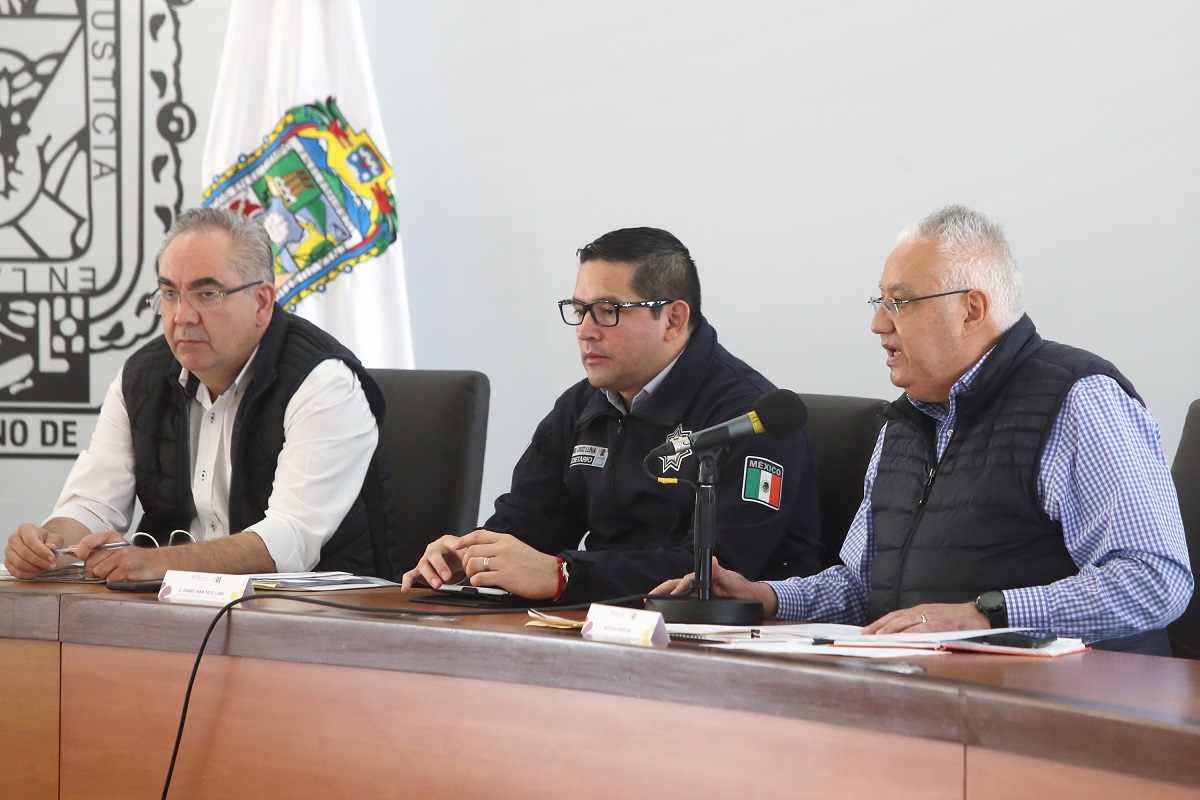 Con revista vehicular, gobierno estatal garantizará servicio de transporte público seguro y eficiente 1 GOBERNADOR 3 2