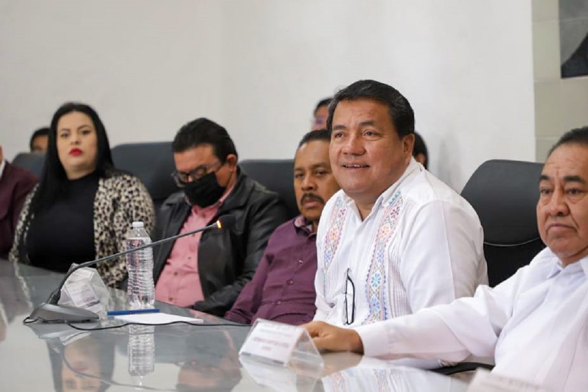 Julio Huerta corrige al titular de la SEP: maestras podrán participar en marchas del 8M en Puebla 3 Julio Huerta