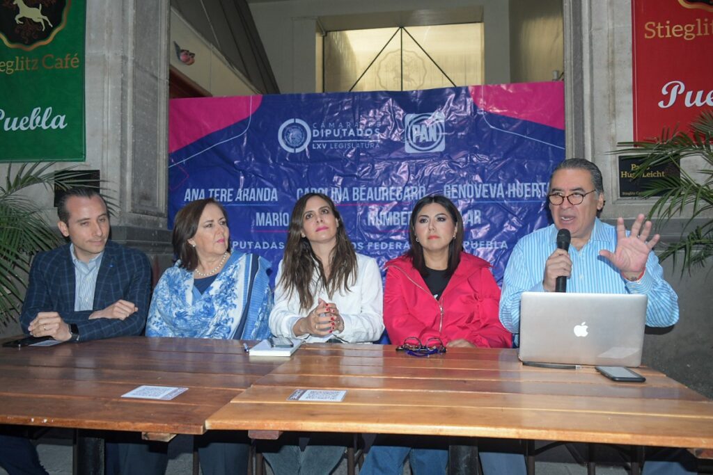 Quienes colocan espectaculares politicos son delincuentes 1