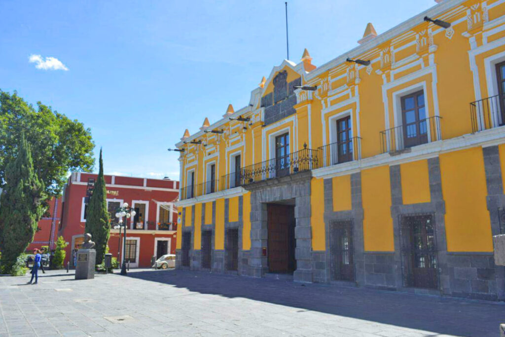 Roban taquilla del Palenque de Puebla