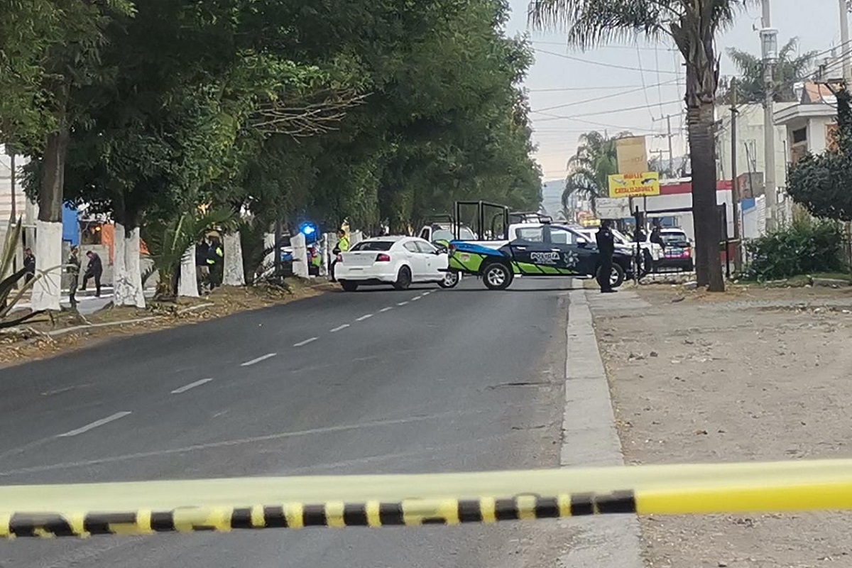 Asesinan a cuatro personas a bordo de un automóvil en la carretera a Canoa 3 asesinan a cuatro personas en Canoa