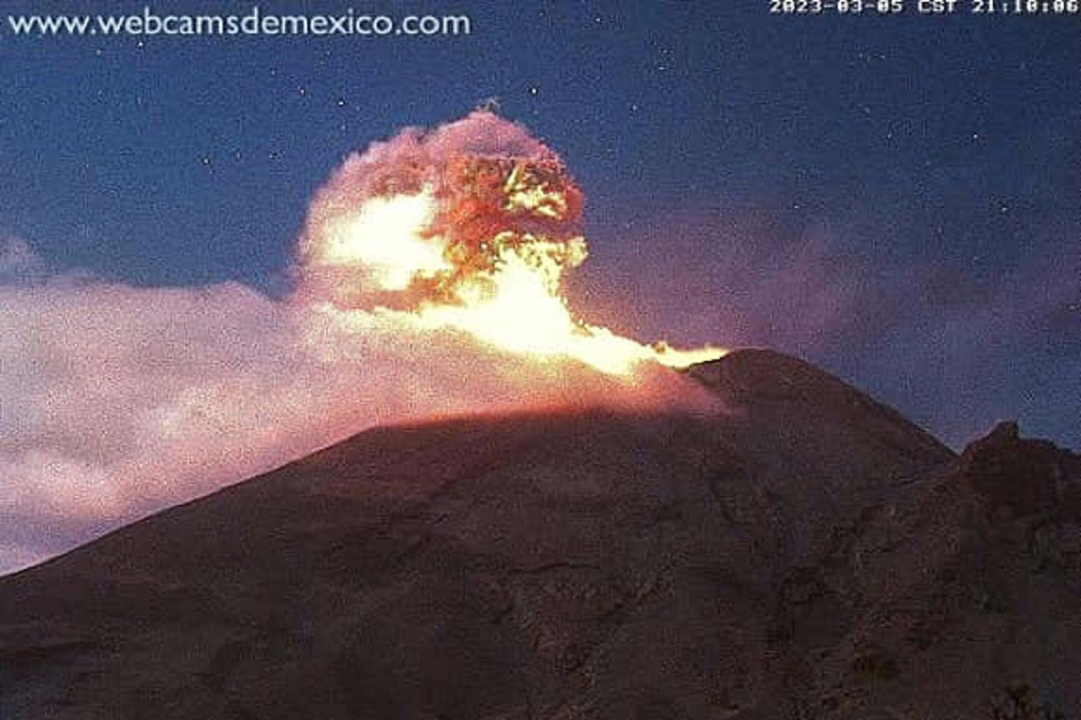 VIDEO: Así se vio la explosión del Popocatépetl la noche del 5 de marzo 2 popocatepetl