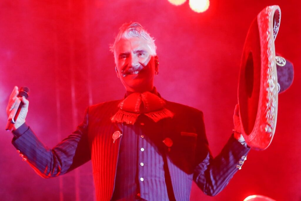 (VIDEOS) Homenaje a Vicente y corridos tumbados: así fue el concierto de Alejandro Fernández en la Feria de Puebla 5 Alejandro de Puebla Alejandro fernandez
