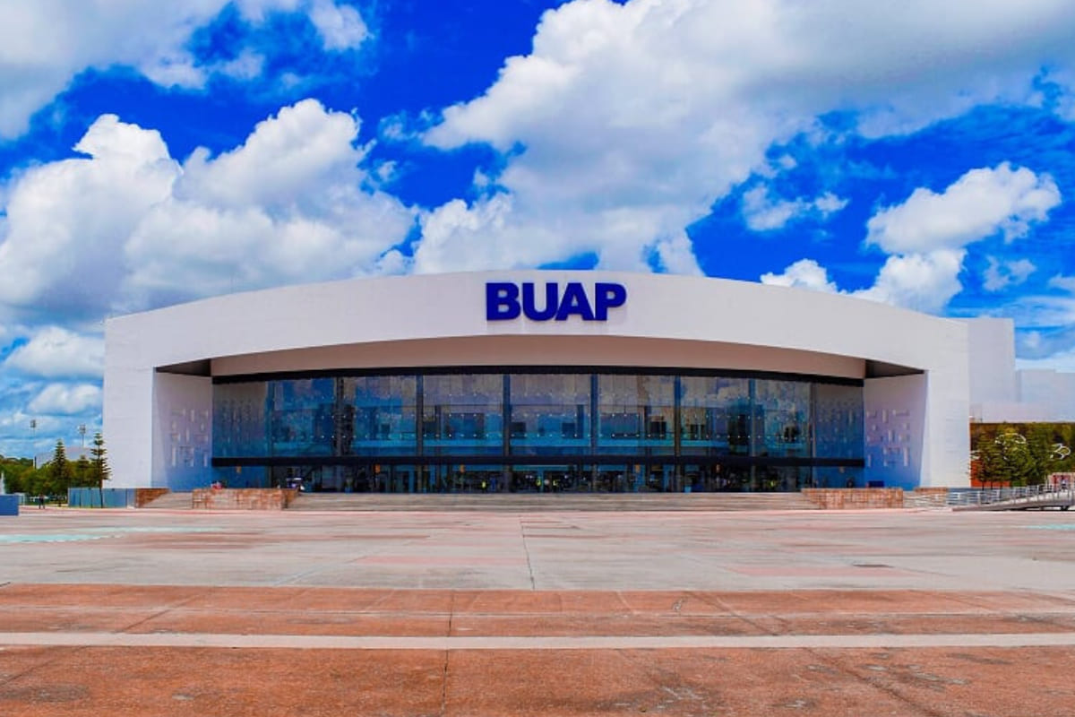 BUAP también suspende clases presenciales por caída de ceniza del Popocatépetl 3 Auditorio CCU BUAP
