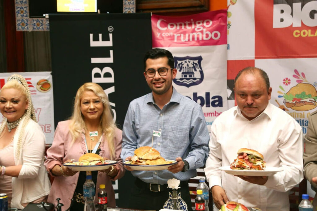 Carne árabe con Doritos y de chalupas con chapulín; los peculiares sabores que encontrarás en el Festival de la Cemita en Puebla 7 Feria de la Cemita 4