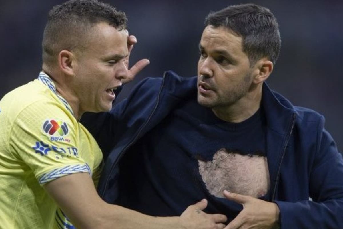 VIDEOS: Así terminó Nicolás Larcamón tras la bronca con el técnico del América 3 Larcamón se peleó con el Tano Ortiz