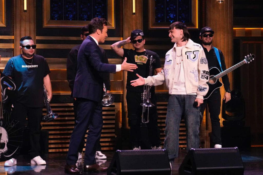 Peso Pluma en el show de Jimmy Fallon