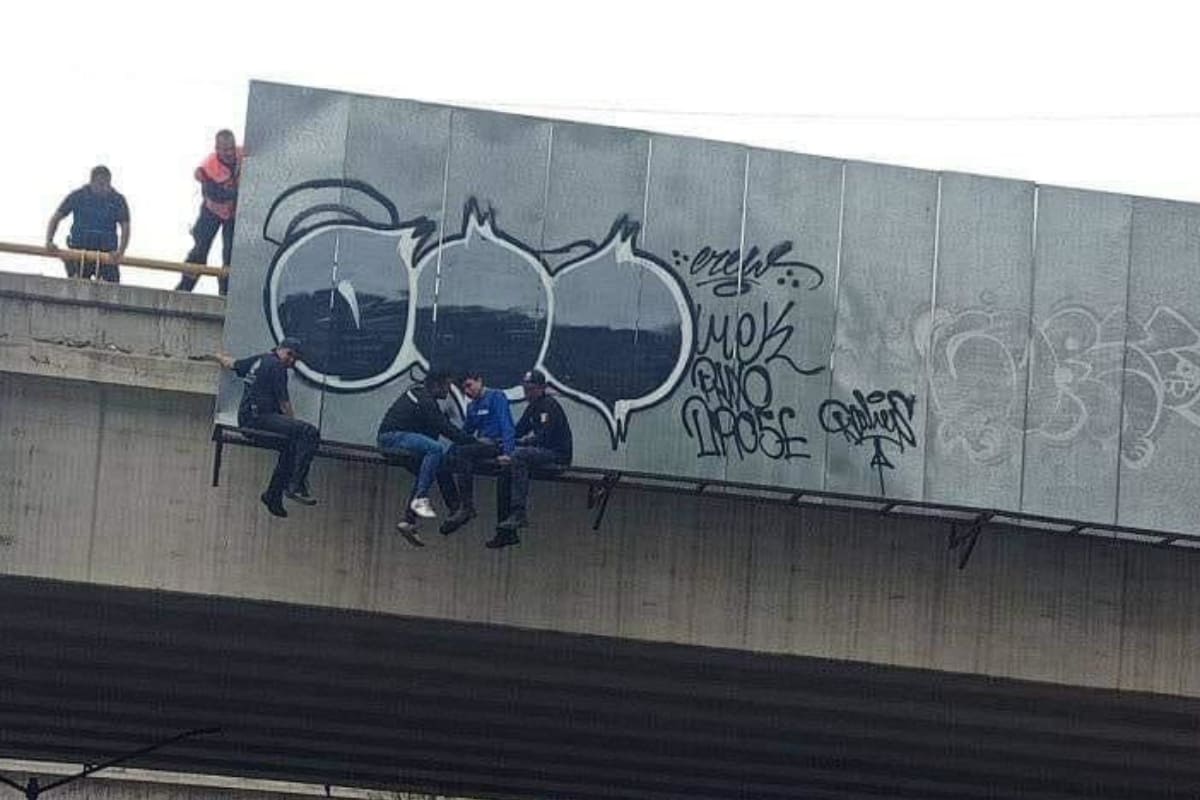 Hombre amenaza con lanzarse de Puente de Forjadores