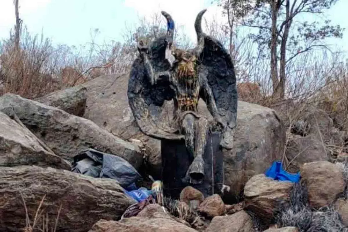 FOTO: Hallan supuesto altar satánico con animales muertos en Tultilán 4 altar satanico