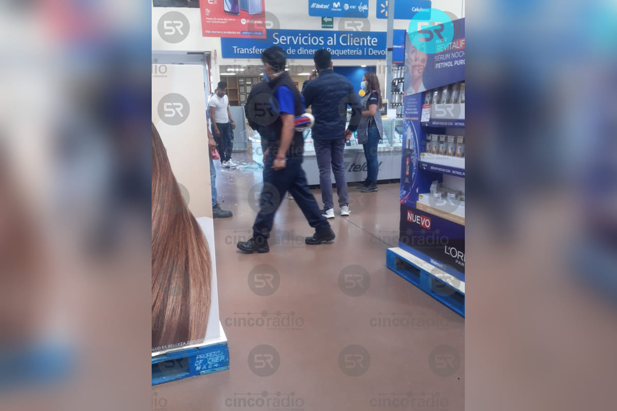 Asaltan Walmart de la Ciénega