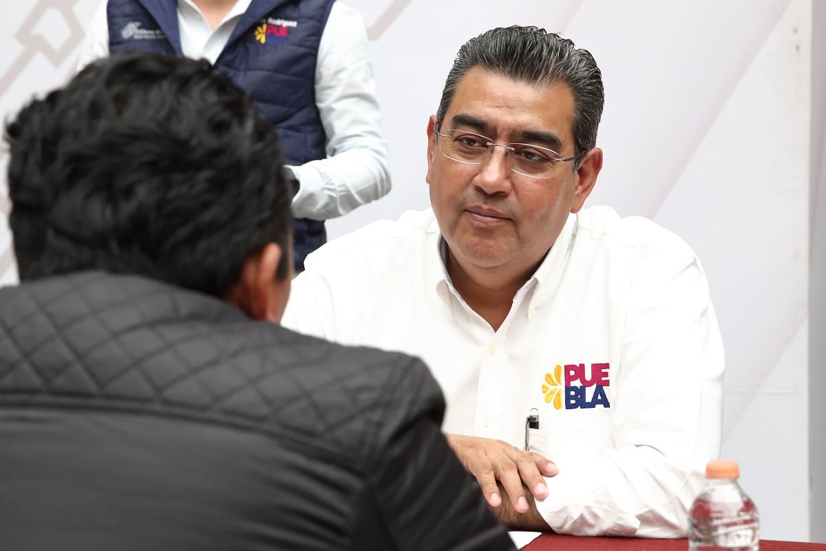 Atiende gobernador a las y los poblanos de forma directa 2 atiende sergio salomon a las y los poblanos 1