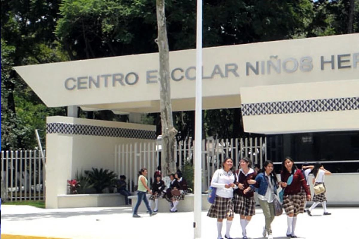 Denuncian comida en mal estado en la cooperativa del CENHCH; colocan malla para impedir que compren afuera 3 cenhch