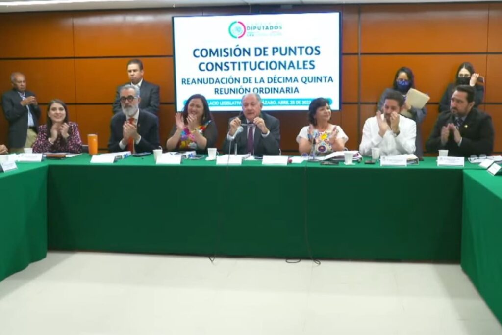 Comisiones aprueban reducción de jornada laboral en México