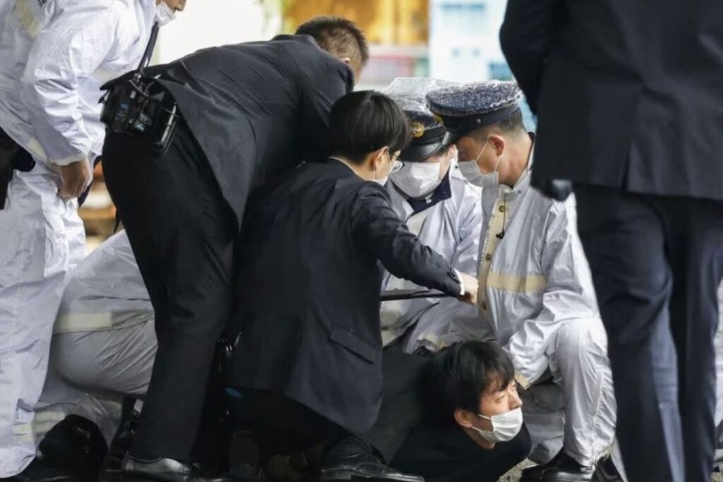 Evacúan a primer ministro de Japón