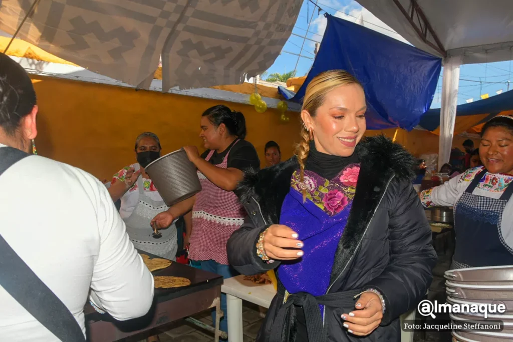 Políticos se pasean en la Feria de la Gordita: regalan cubetas, calendarios y pegan lonas para promocionarse 21 feria de la gordita puebla 2023 32