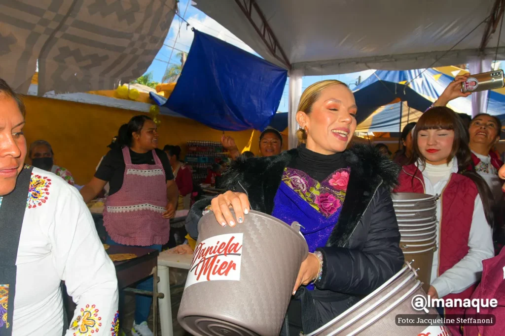 Políticos se pasean en la Feria de la Gordita: regalan cubetas, calendarios y pegan lonas para promocionarse 20 feria de la gordita puebla 2023 34