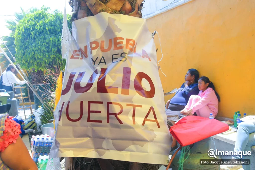 Políticos se pasean en la Feria de la Gordita: regalan cubetas, calendarios y pegan lonas para promocionarse 18 feria de la gordita puebla 2023 37