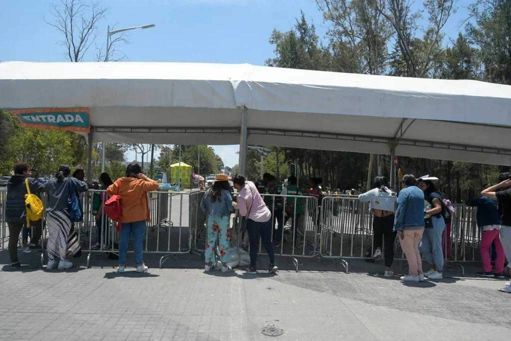 fila alejandro fernandez feria de puebla 2