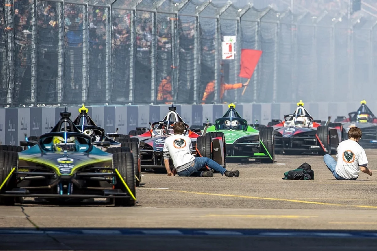 VIDEOS: Activistas protestan por el cambio climático en el E-Prix de Fórmula E en Berlín 3 formula e berlin 2 2