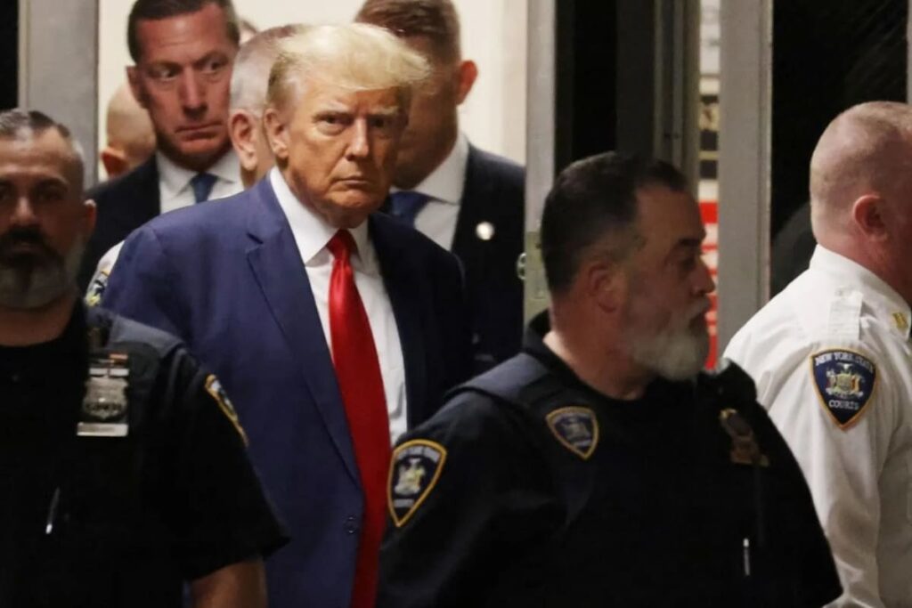 Arrestan a Trump en Nueva York