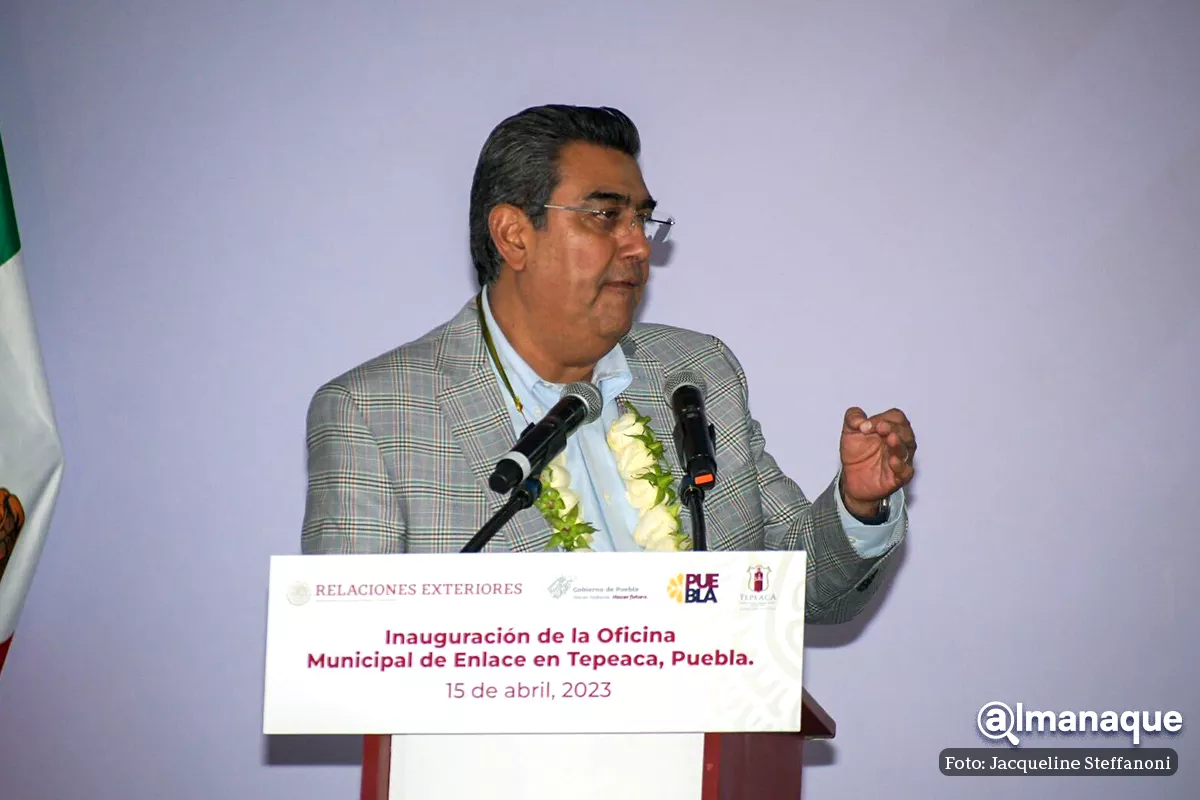 Proyectos de movilidad y servicios de la CDMX se pueden replicar en Puebla: Sergio Salomón 3 marcelo ebrard sergio salomon gobernador de puebla nueva oficina de enlace municipal Relaciones Exteriores 8