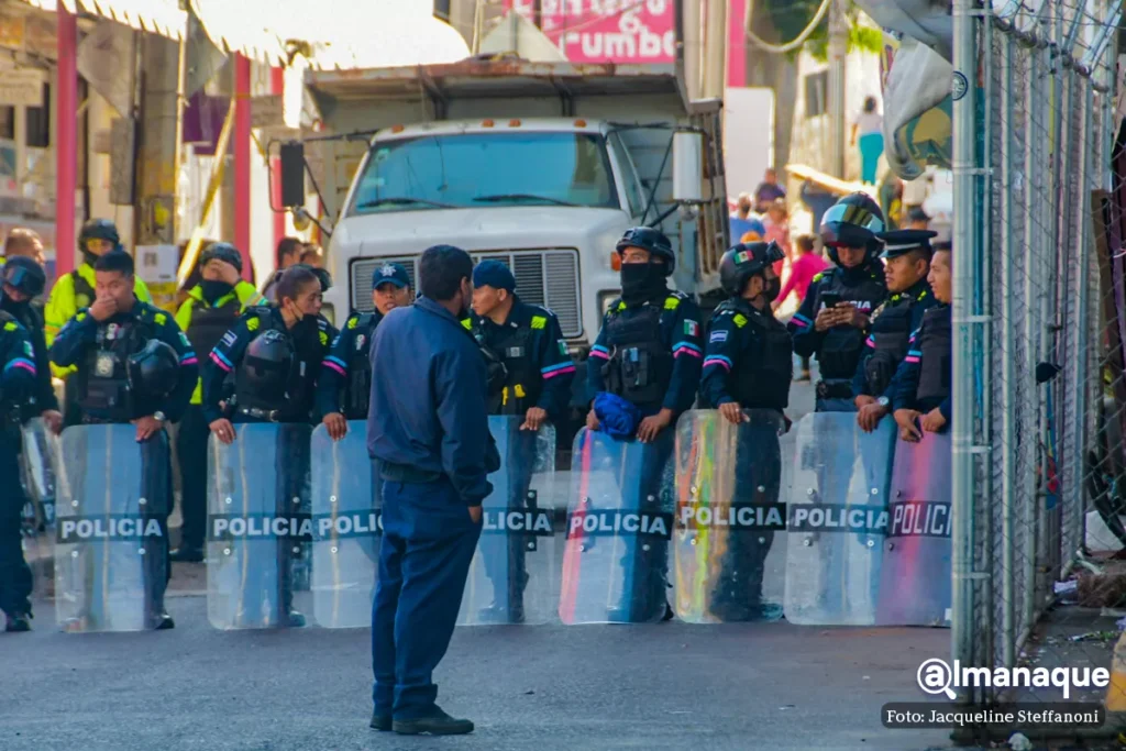FOTOS: Retiran casetas del Mercado Amalucan tras dos años de ser instaladas 20 mercado de Amalucan comerciantes 4