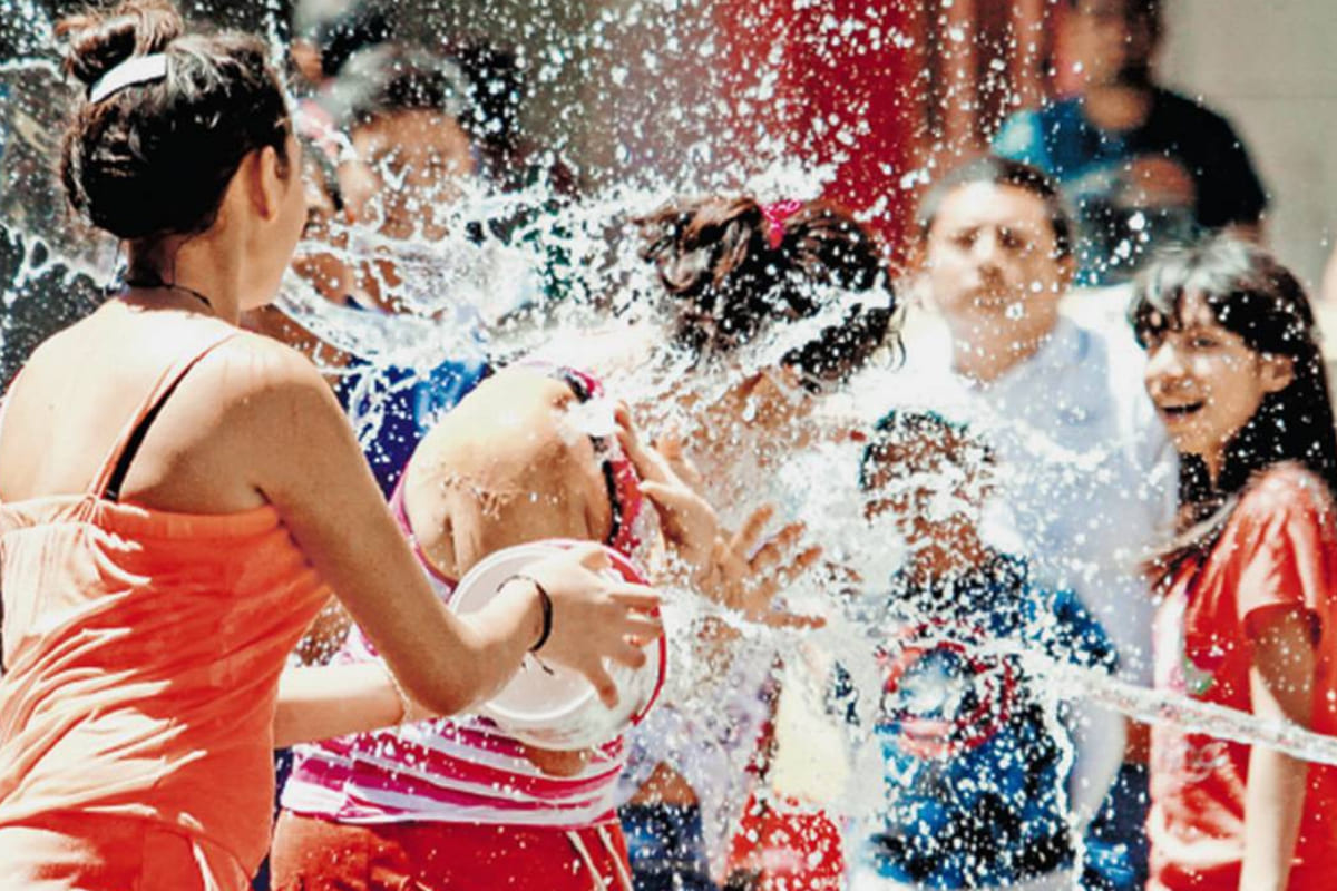 ¿De dónde viene la tradición de mojarse en el Sábado de Gloria? 3 Sábado de Gloria