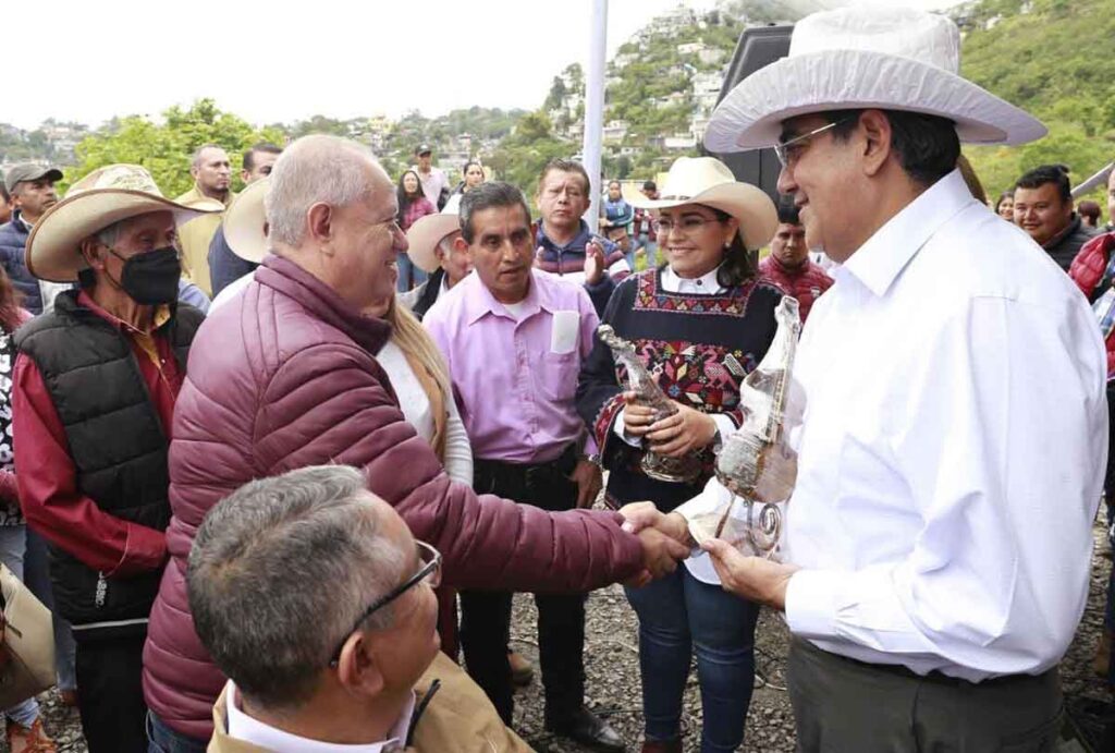 obras xicotepec sergio salomon