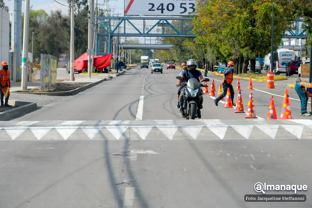 Plaza Vive La Ciénega coloca pasos peatonales sin permiso; analizan multar a la administración 10 paso peatonal vive la cienega 1