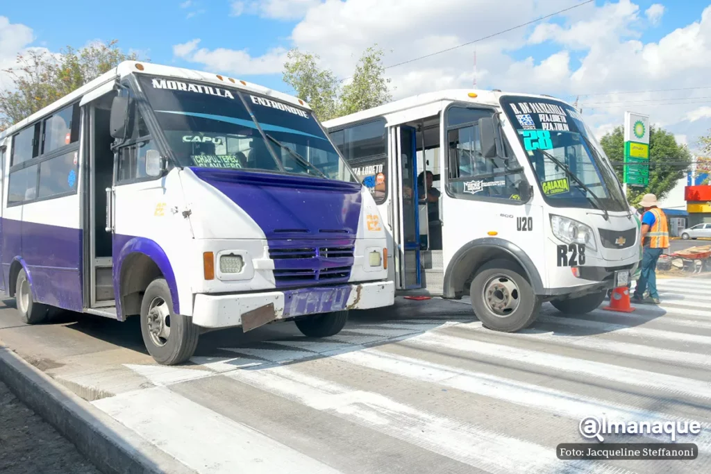 Plaza Vive La Ciénega coloca pasos peatonales sin permiso; analizan multar a la administración 14 paso peatonal vive la cienega 5