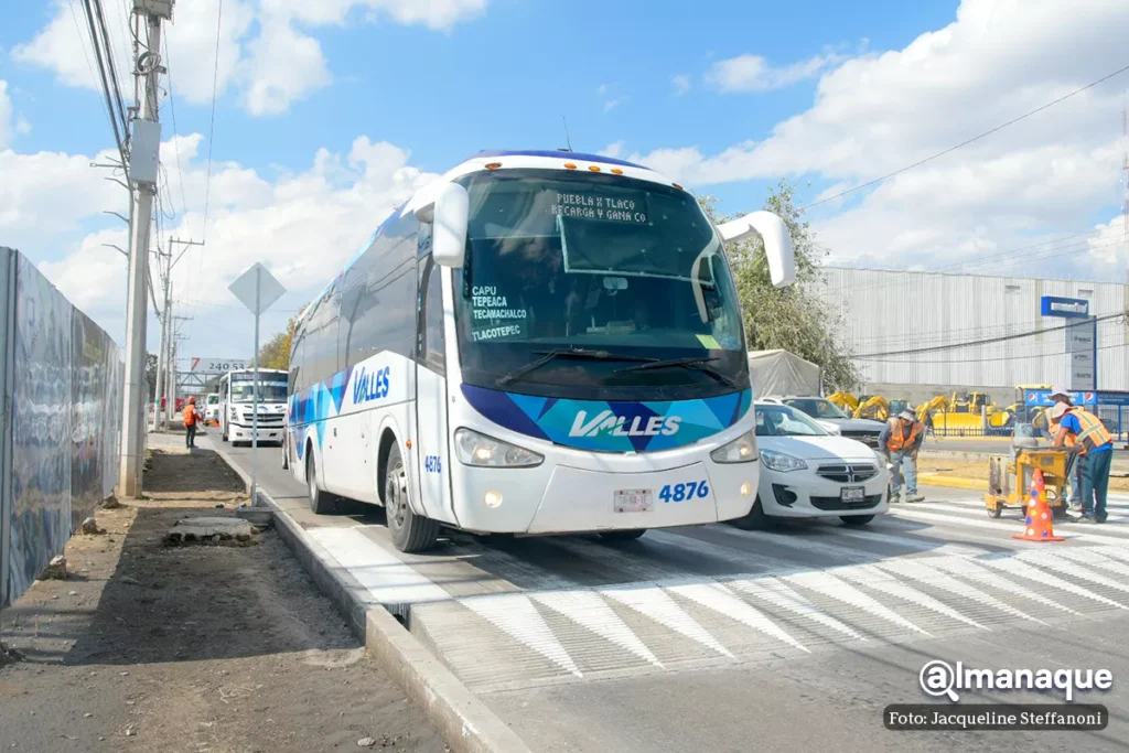 Plaza Vive La Ciénega coloca pasos peatonales sin permiso; analizan multar a la administración 17 paso peatonal vive la cienega 6