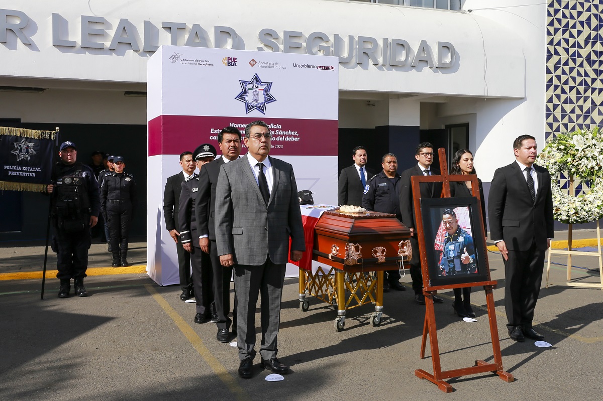 Encabeza Sergio Salomón homenaje a Ramiro de Jesús Sánchez, policía que perdió la vida en cumplimiento de su deber 1 sergio salomon homenaje policias