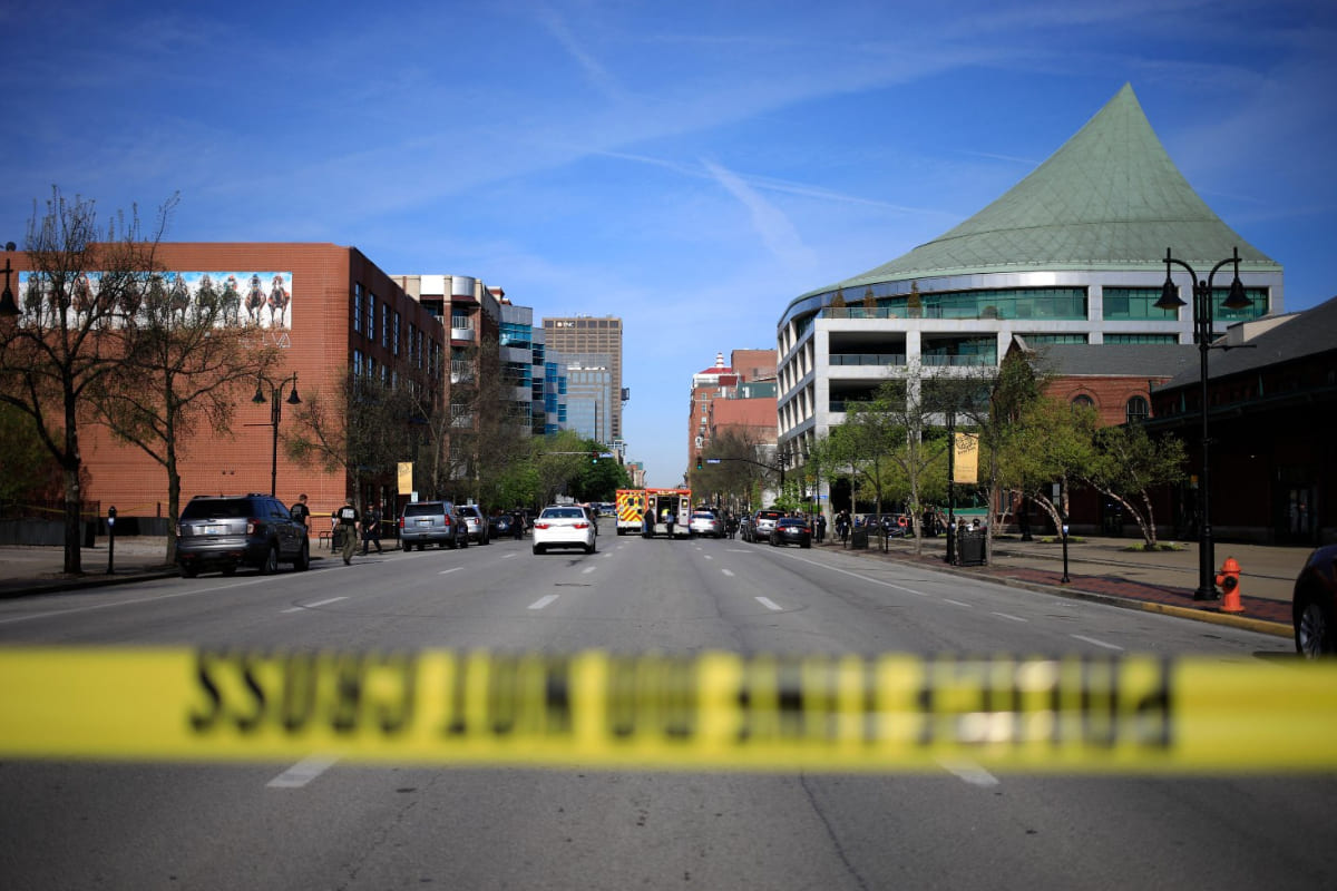 Cinco personas murieron en tiroteo en banco de Louisville, Kentucky 3 Tiroteo en Louisville