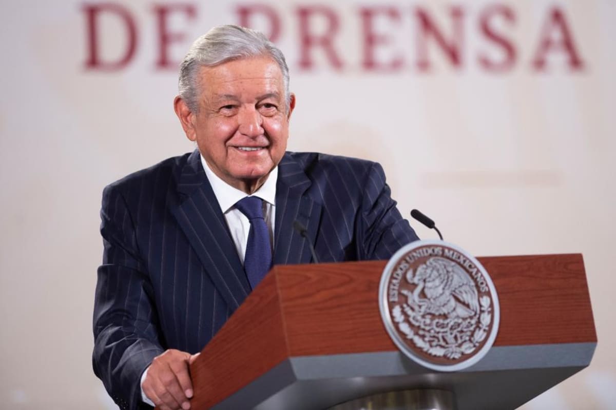 AMLO cobra pensión para adultos mayores