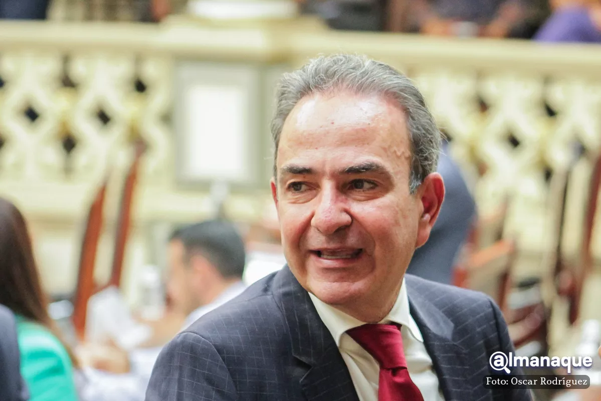 Estefan buscó construir Superama en terreno del nuevo Congreso en Los Fuertes; luego Barbosa se lo compró a su familia 4 Diputados congreso del estado 15 de mayo 2 1