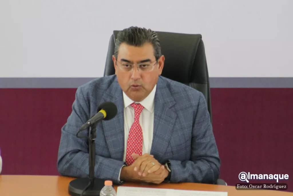 Entrega de reconocimientos estudios tipo superior gobernador de puebla sergio salomon 4