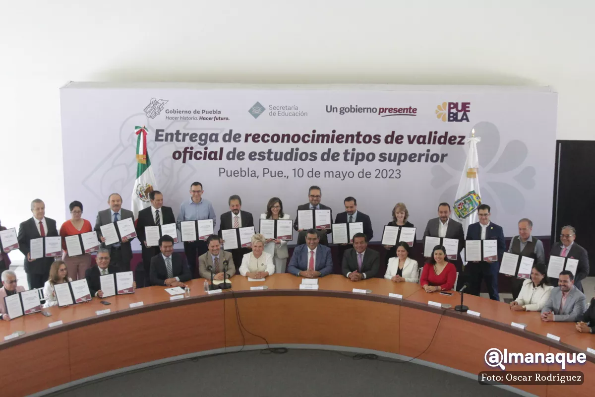 Gobernador de Puebla reanuda entrega de RVOES a universidades privadas 4 Entrega de reconocimientos estudios tipo superior gobernador de puebla sergio salomon 6
