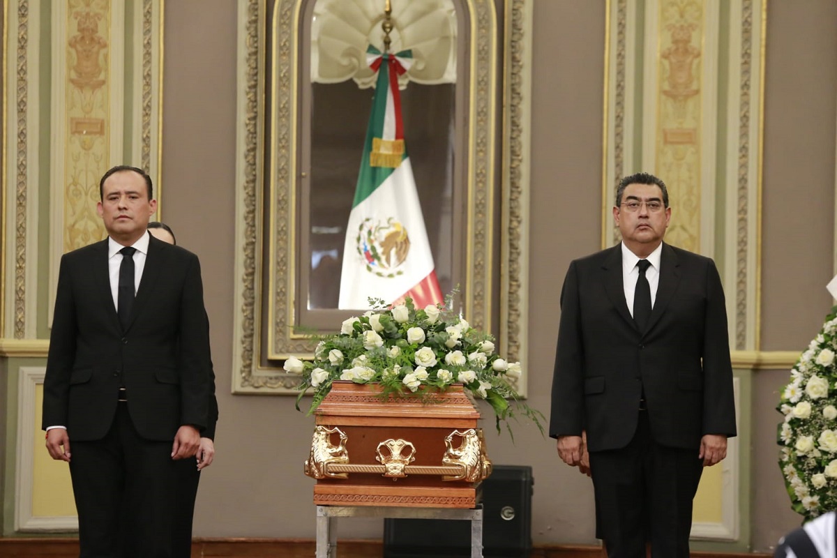Asiste Sergio Salomón al homenaje póstumo del diputado local, Mariano Hernández Reyes 1 Homenaje Postumo Diputado Local 010523 7